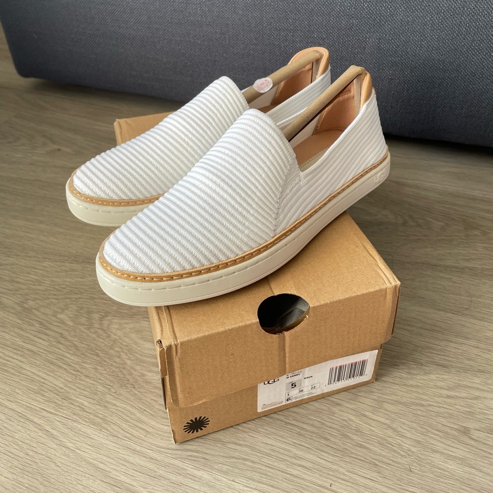 UGG Sammy White Slip-On Sneakers (brandnew with tags)